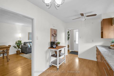 Photo 4 at 47 Graystone Gardens, City Centre West, Toronto