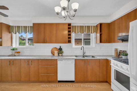 Photo 5 at 47 Graystone Gardens, City Centre West, Toronto