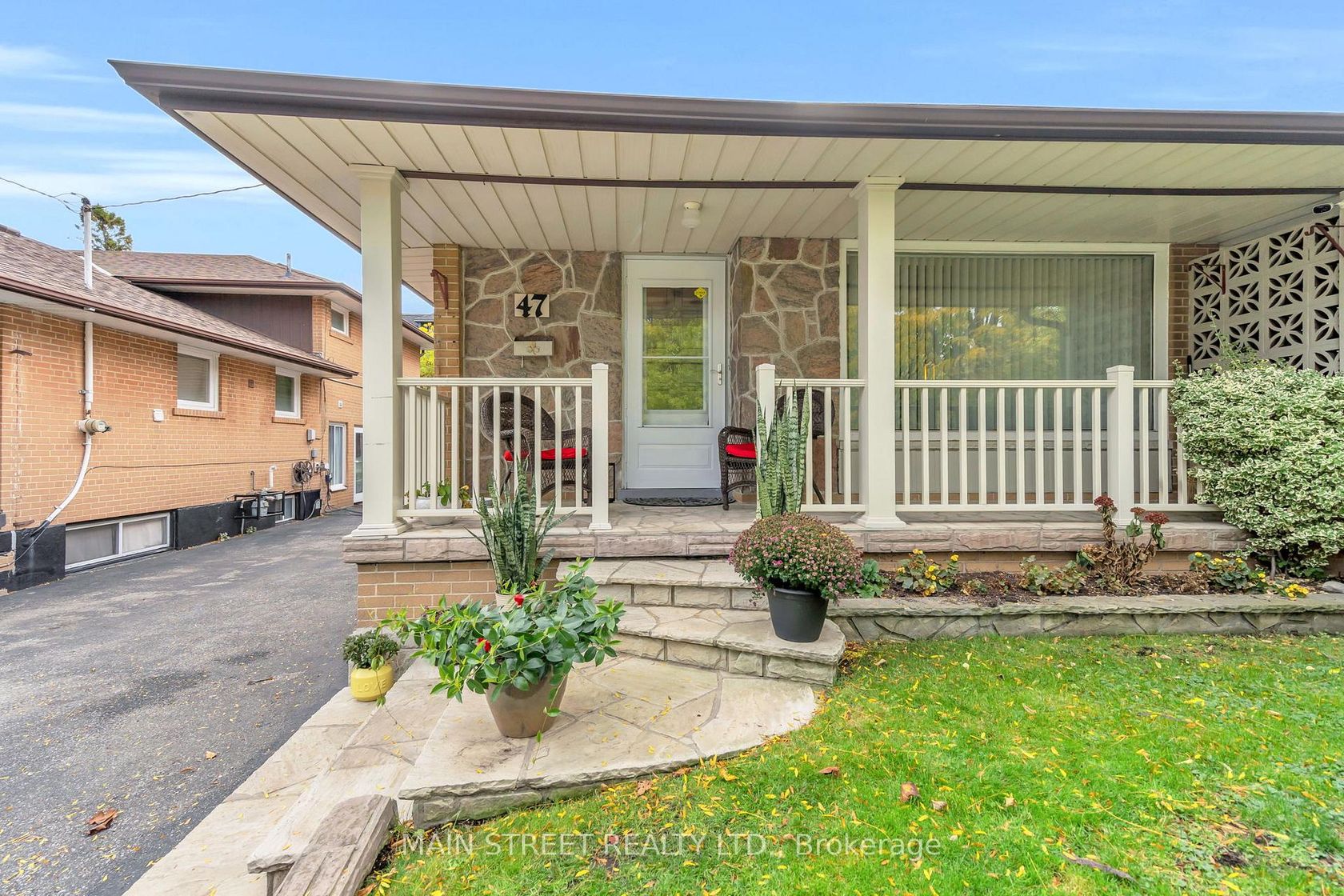 Photo 1 at 47 Graystone Gardens, City Centre West, Toronto Photo 1 at 47 Graystone Gardens, City Centre West, Toronto