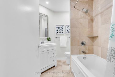 Photo 16 at 1405 - 218 Queens Quay W, Waterfront Communities C1, Toronto