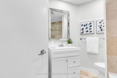 Photo 17 at 1405 - 218 Queens Quay W, Waterfront Communities C1, Toronto
