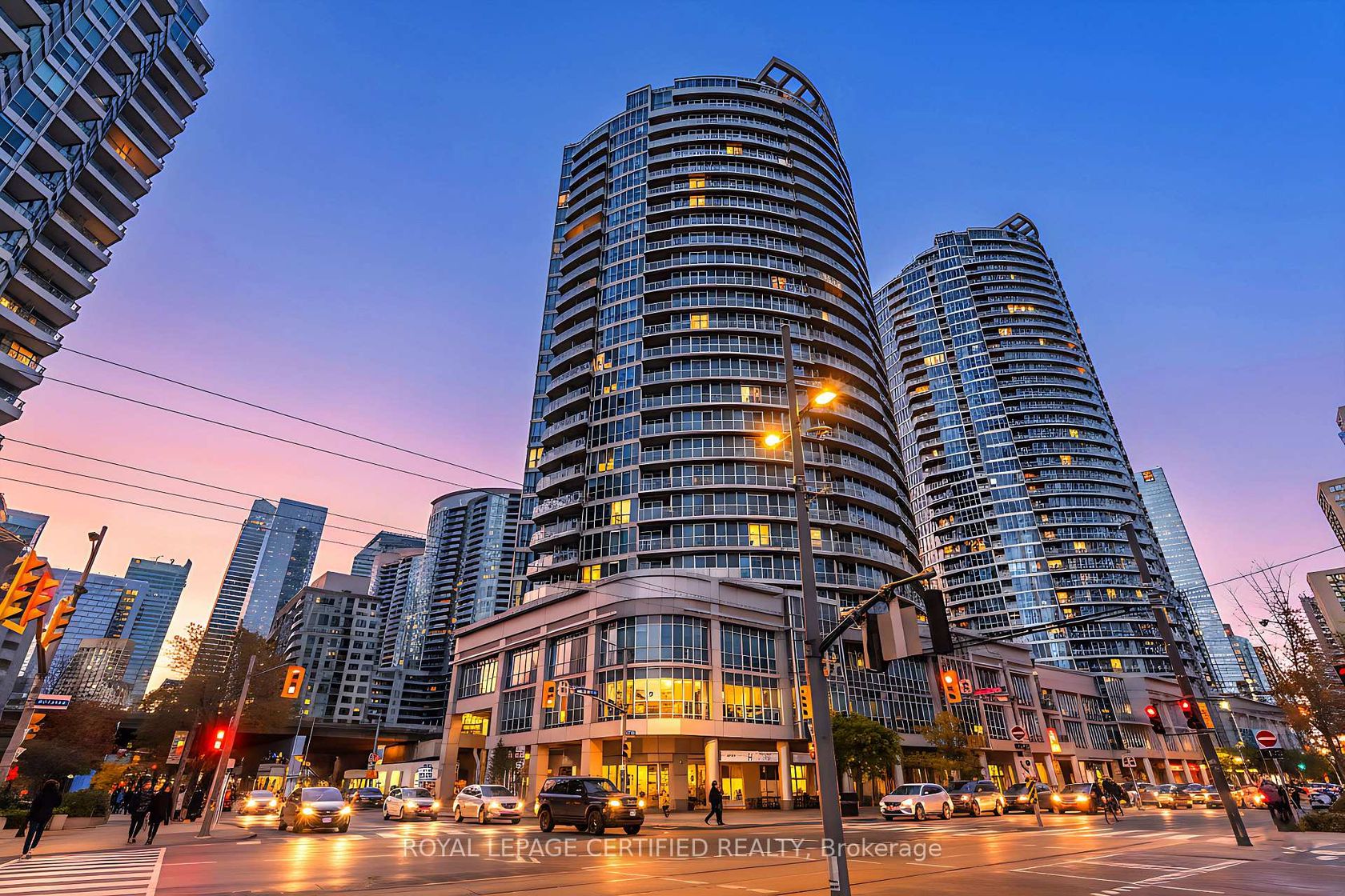1405 - 218 Queens Quay W, Waterfront Communities C1, Toronto  by Loree Meneguzzi Real Estate 1405 - 218 Queens Quay W, Waterfront Communities C1, Toronto