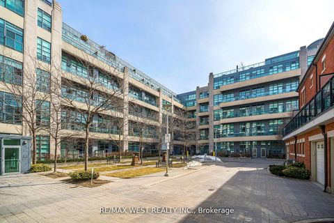 Photo 2 at 333 - 380 Macpherson Avenue, Casa Loma, Toronto