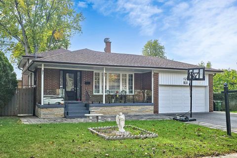 Photo 2 at 55 Lesgay Crescent, Don Valley Village, Toronto