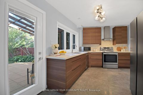 Photo 15 at 651 Burnhamthorpe Road, West Deane, Toronto