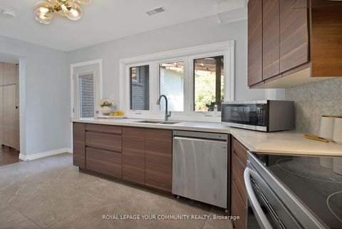 Photo 17 at 651 Burnhamthorpe Road, West Deane, Toronto