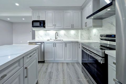 Photo 5 at 47 Woolenscote Circle, Clairville, Toronto Photo 5 at 47 Woolenscote Circle, Clairville, Toronto