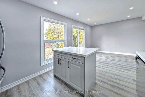 Photo 8 at 47 Woolenscote Circle, Clairville, Toronto