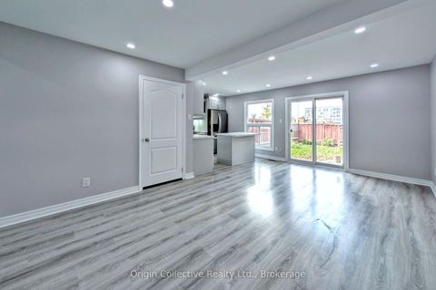 Photo 9 at 47 Woolenscote Circle, Clairville, Toronto Photo 9 at 47 Woolenscote Circle, Clairville, Toronto