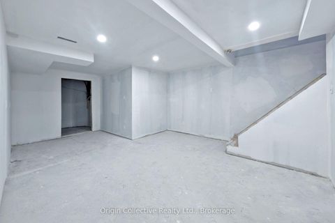 Photo 34 at 47 Woolenscote Circle, Clairville, Toronto Photo 34 at 47 Woolenscote Circle, Clairville, Toronto