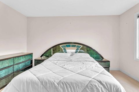 Photo 11 at 50 Saint Victor Drive, Vellore Village, Vaughan