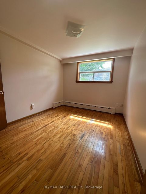 Photo 13 at 8 Nineteenth Street, New Toronto, Toronto