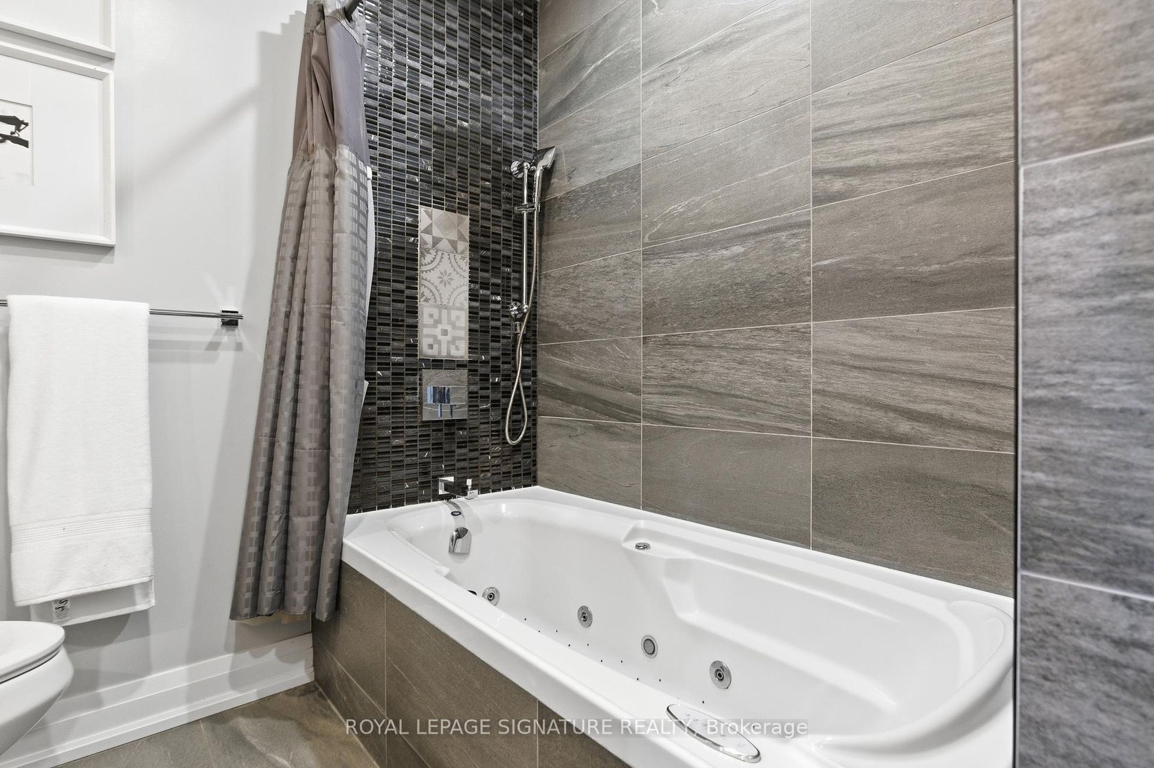 Photo 14 at 503 - 60 Bathurst Street, Niagara, Toronto Photo 14 at 503 - 60 Bathurst Street, Niagara, Toronto