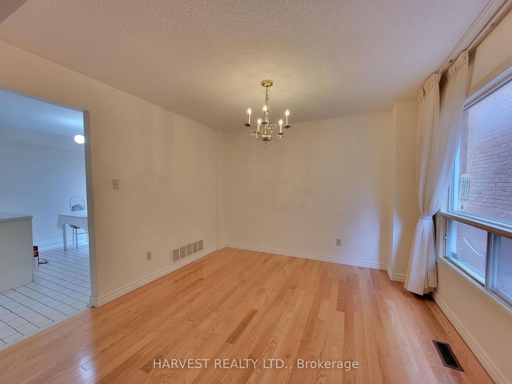 Photo 5 at 25 Nettlecreek Crescent, Milliken, Toronto Photo 5 at 25 Nettlecreek Crescent, Milliken, Toronto