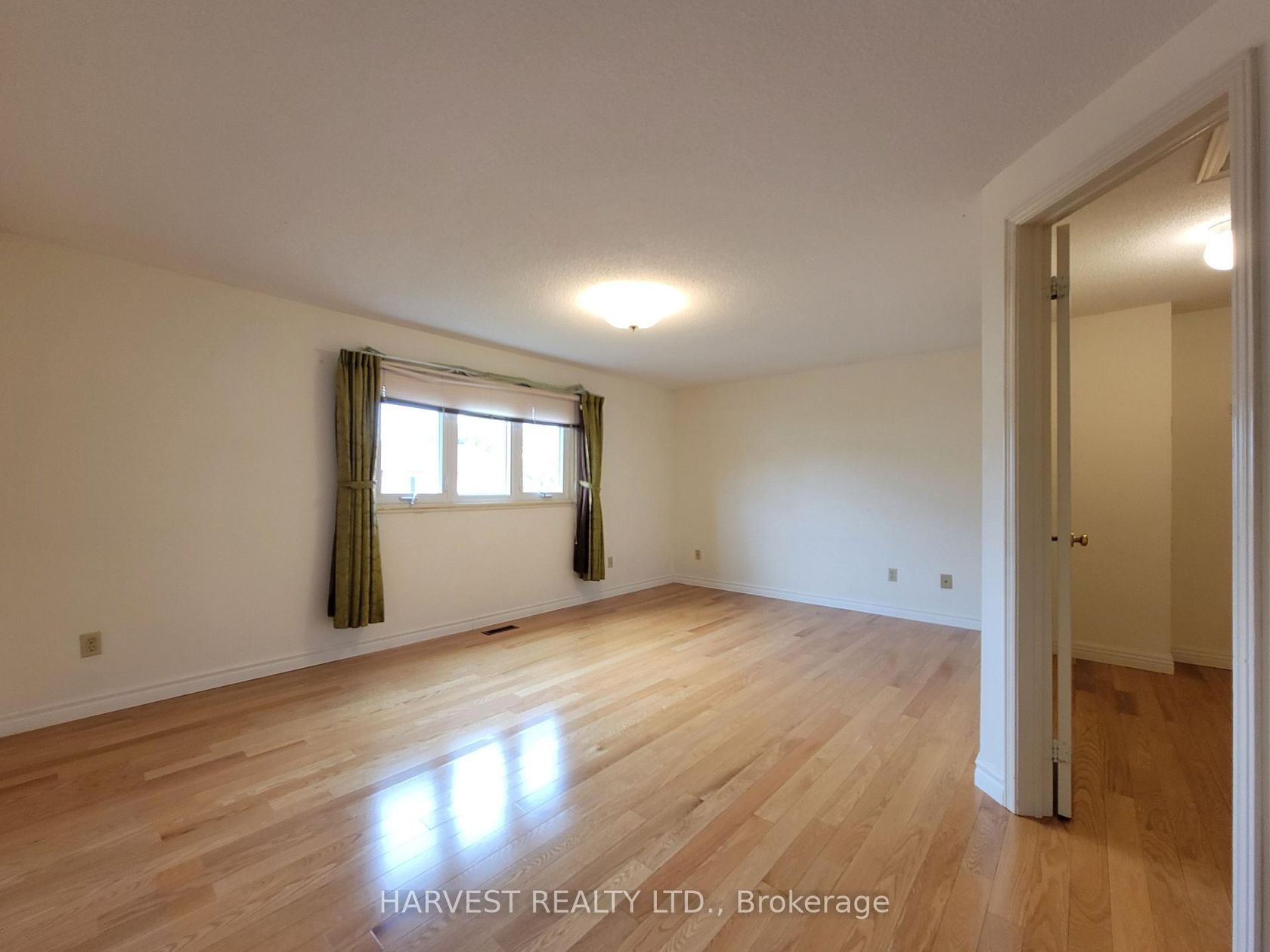 Photo 12 at 25 Nettlecreek Crescent, Milliken, Toronto Photo 12 at 25 Nettlecreek Crescent, Milliken, Toronto