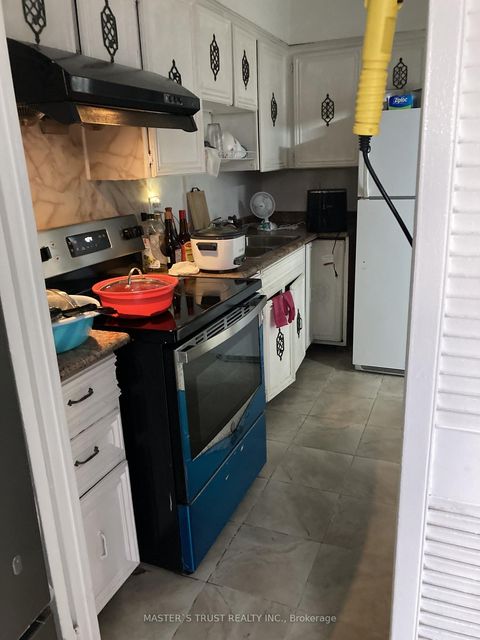 Photo 4 at 116 - 10 Eddystone Avenue, Jane Heights, Toronto