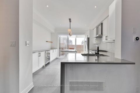 Photo 6 at 10 - 2160 Trafalgar Road W, RO River Oaks, Oakville