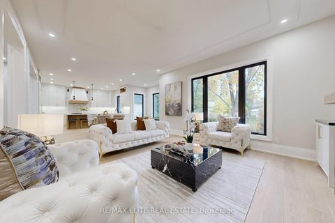 Photo 13 at 160 Lawrence Avenue, Harding, Richmond Hill