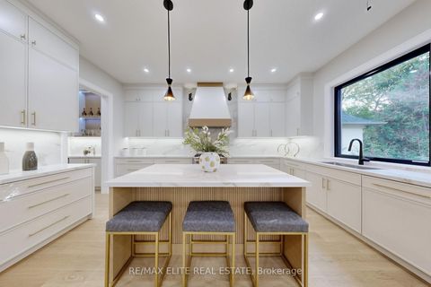 Photo 15 at 160 Lawrence Avenue, Harding, Richmond Hill