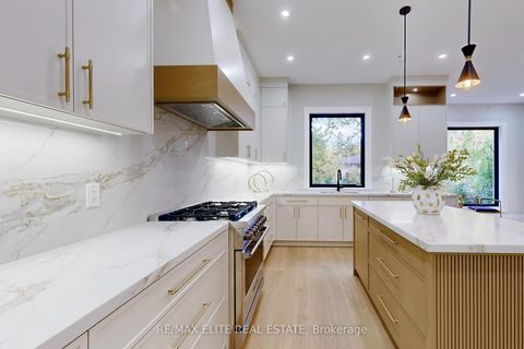 Photo 17 at 160 Lawrence Avenue, Harding, Richmond Hill