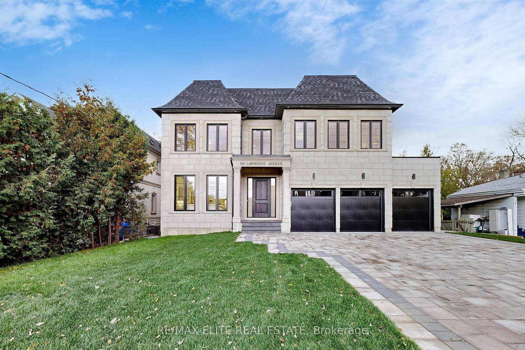160 Lawrence Avenue, Harding, Richmond Hill photo number 2