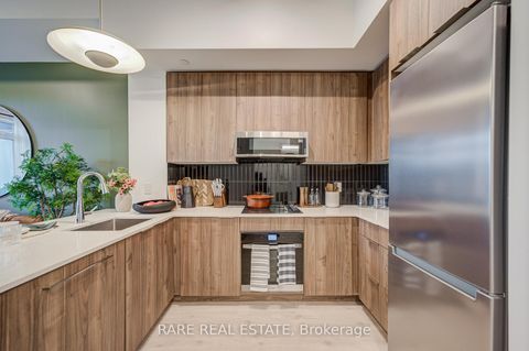 Photo 6 at 450 - 2501 Saw Whet Boulevard, GA Glen Abbey, Oakville