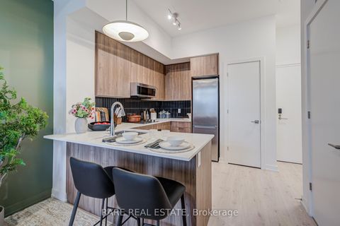 Photo 7 at 450 - 2501 Saw Whet Boulevard, GA Glen Abbey, Oakville