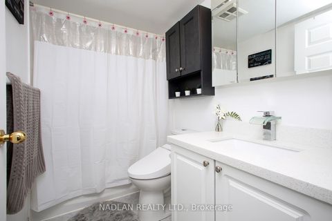 Photo 6 at 615 - 39 ONEIDA Crescent, Langstaff, Richmond Hill