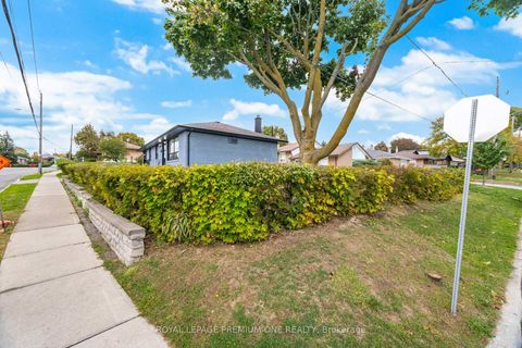 Photo 2 at 2 Del Ria Drive, Maple Leaf, Toronto