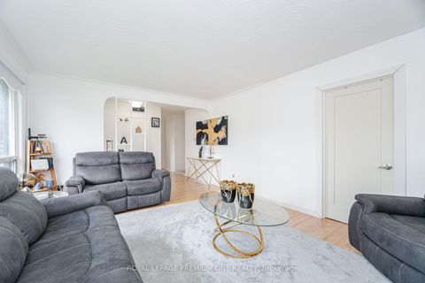 Photo 8 at 2 Del Ria Drive, Maple Leaf, Toronto