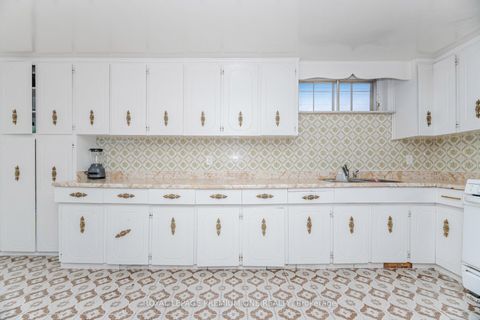 Photo 14 at 2 Del Ria Drive, Maple Leaf, Toronto