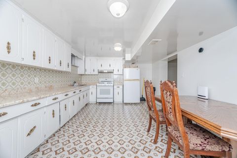 Photo 15 at 2 Del Ria Drive, Maple Leaf, Toronto
