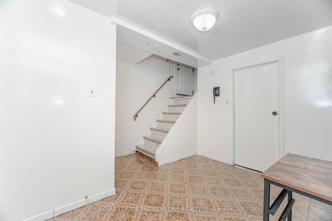 Photo 16 at 2 Del Ria Drive, Maple Leaf, Toronto