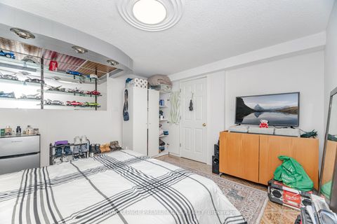 Photo 20 at 2 Del Ria Drive, Maple Leaf, Toronto