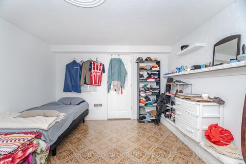 Photo 22 at 2 Del Ria Drive, Maple Leaf, Toronto