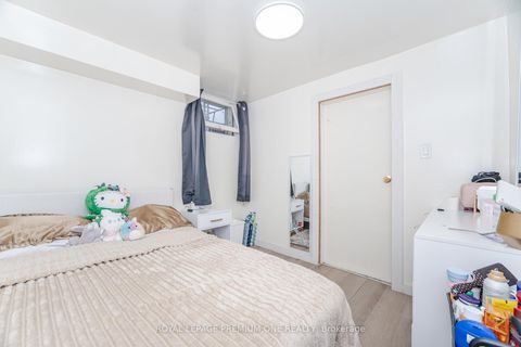 Photo 24 at 2 Del Ria Drive, Maple Leaf, Toronto
