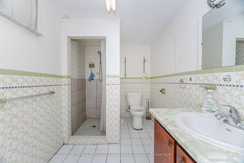 Photo 25 at 2 Del Ria Drive, Maple Leaf, Toronto