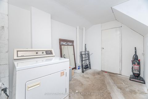 Photo 26 at 2 Del Ria Drive, Maple Leaf, Toronto