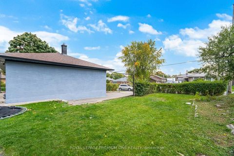 Photo 28 at 2 Del Ria Drive, Maple Leaf, Toronto