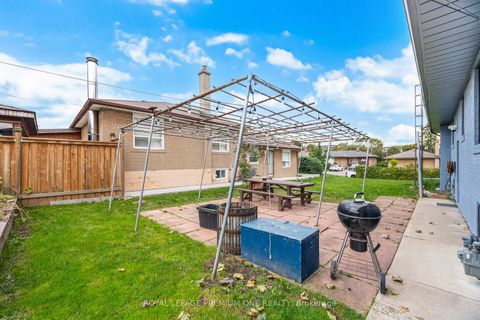 Photo 29 at 2 Del Ria Drive, Maple Leaf, Toronto