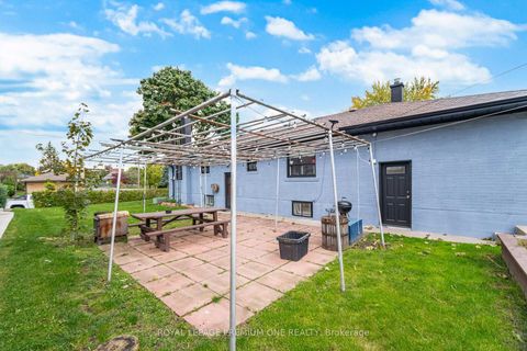 Photo 30 at 2 Del Ria Drive, Maple Leaf, Toronto