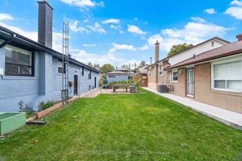 Photo 31 at 2 Del Ria Drive, Maple Leaf, Toronto