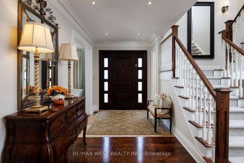 Photo 3 at 37 Cedarland Drive, Rosethorn, Toronto