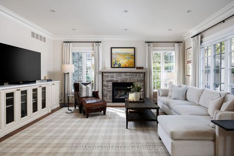 Photo 11 at 37 Cedarland Drive, Rosethorn, Toronto