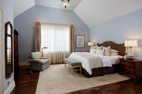 Photo 18 at 37 Cedarland Drive, Rosethorn, Toronto