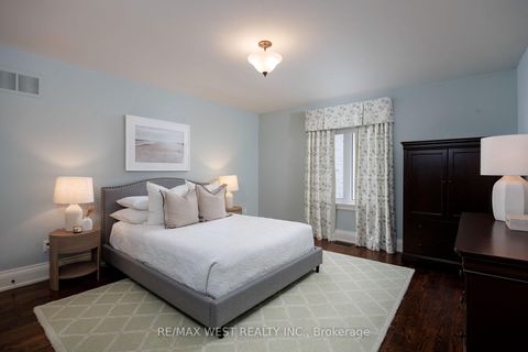 Photo 25 at 37 Cedarland Drive, Rosethorn, Toronto