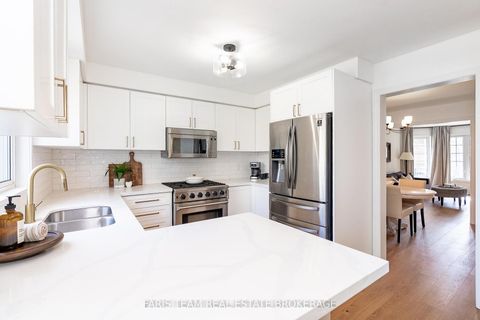 Photo 2 at 102 Country Lane, Painswick South, Barrie