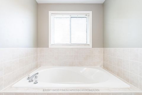 Photo 25 at 102 Country Lane, Painswick South, Barrie