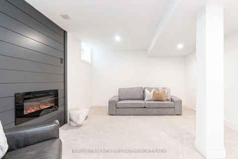 Photo 31 at 102 Country Lane, Painswick South, Barrie