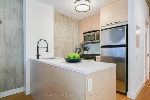 Photo 10 at 614 - 138 Princess Street, Moss Park, Toronto